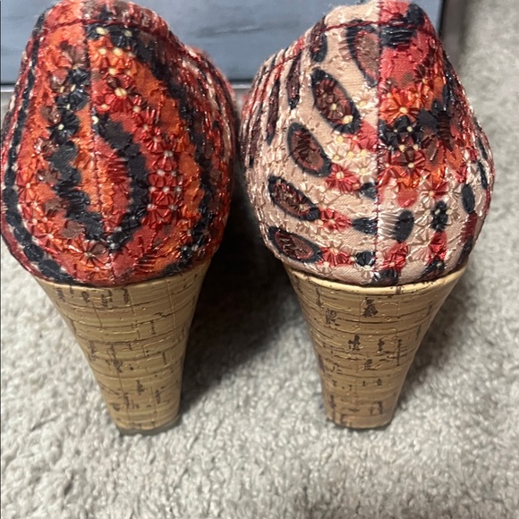 Faded Glory Women's Multicolor Peep Toe Heels - Picture 3 of 4